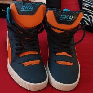 Puma tennis shoes